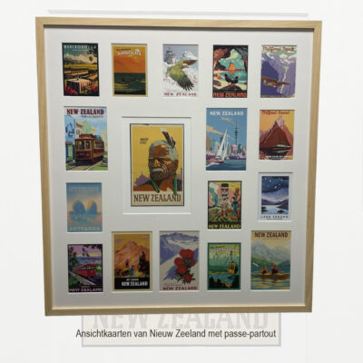 Serie ansichtkaarten in één lijst